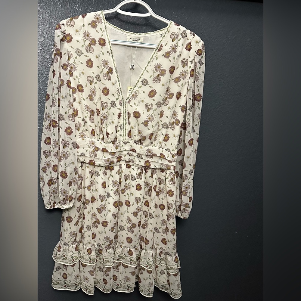 NWT Max Studio London long sleeve floral dress.